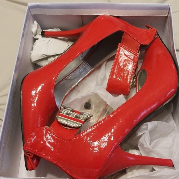 Shoes - Picture 1 of 4